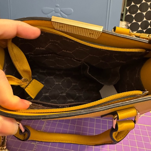 Aldo Mustard Yellow Handbag With Adjustable Crossbody Strap - Picture 3 of 5